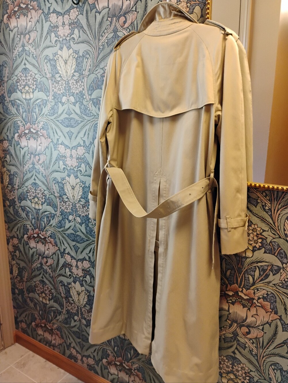 Vintage Burberry Beige Trench Coat with Removable Liner - Picture 3 of 16